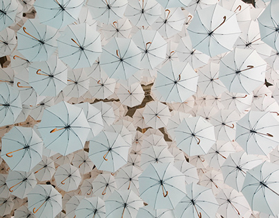 Installation of 1000 umbrellas