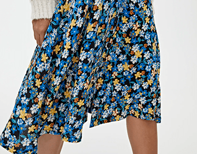 BLUE AND YELLOW FLOWERS PRINT. Pull& Bear (11/2019)