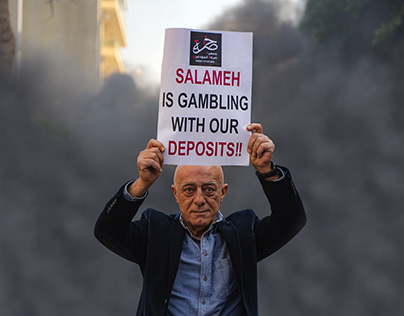 Protesters denounce illegal banking restrictions