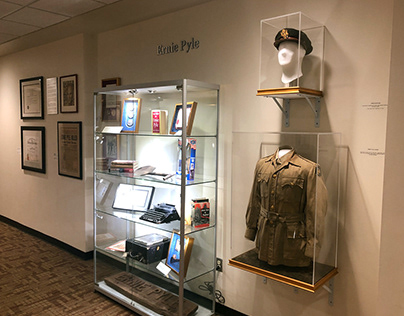 Museum display: Ernie Pyle & Roy Howard