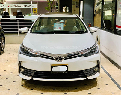 Toyota Corolla Altis Automatic 1.6L to rent in Lahore