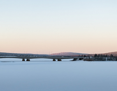 Sol de invierno en Rovaniemi, Finlandia.