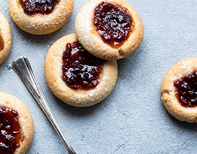 Cookies with jam for dessert
