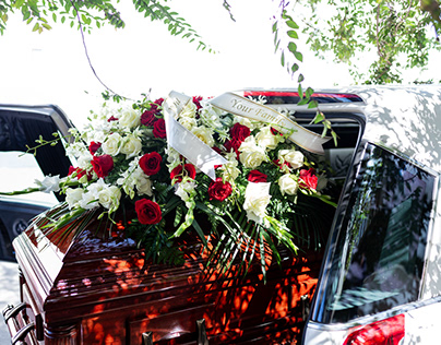 The 6 Best Services for Funeral Flowers in London 2023