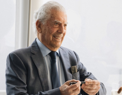 Mario Vargas Llosa book signing