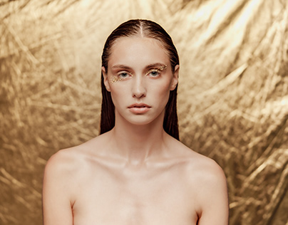 A Touch of Gold - Reflecting Women's Timeless Beauty