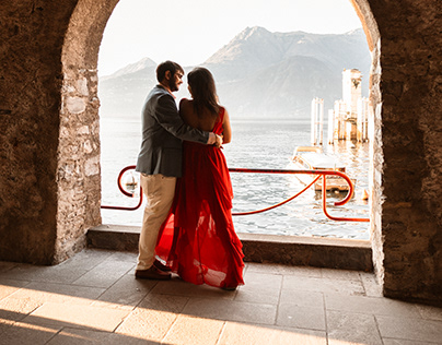 Engagement photo service on Lake Como