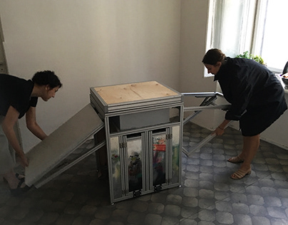 Furniture boxes for humanitarian crises