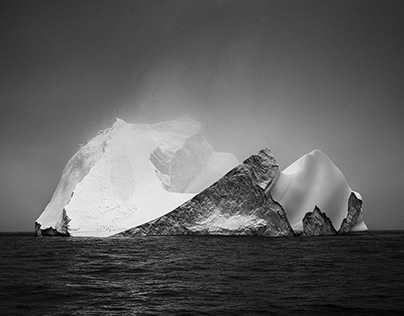 Antarctica in Black & White - Chapter 1: Icebergs