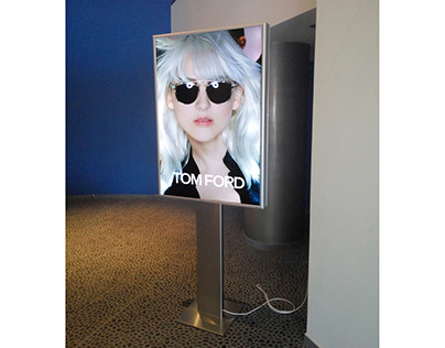 Illuminated poster frame flore stand