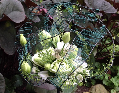 Bouquet in a wire construction