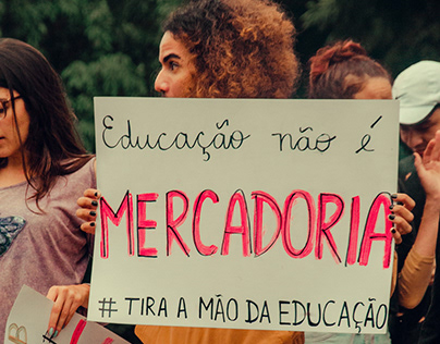 "Educação não é mercadoria"