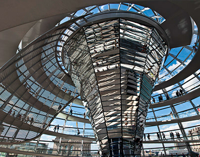 Examplar of Daylighting in Achitecture: The Reichstag