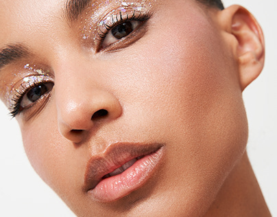 Project thumbnail - Natural look with sparkles on model