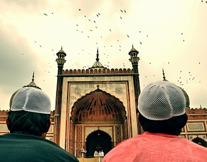 Indian Muslims offer prayers