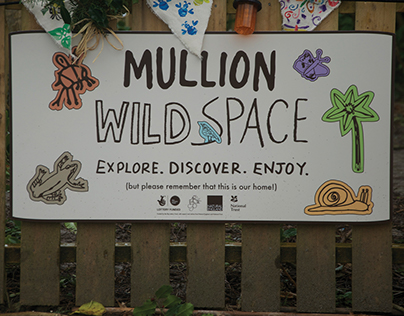 Mullion 'wildspace' signage