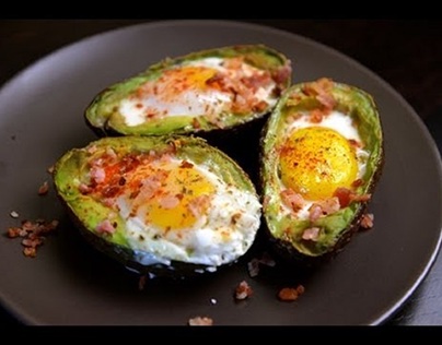 Eggs in avocadoes